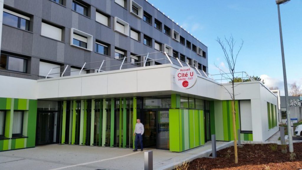le confinement aggrave la condition de vie des étudiants.